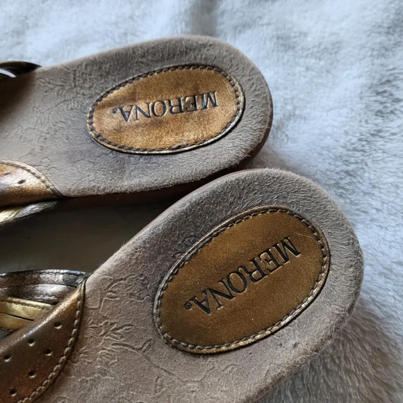 Merona sandals metallic straps low wedge US 9.5 - Picture 2 of 8
